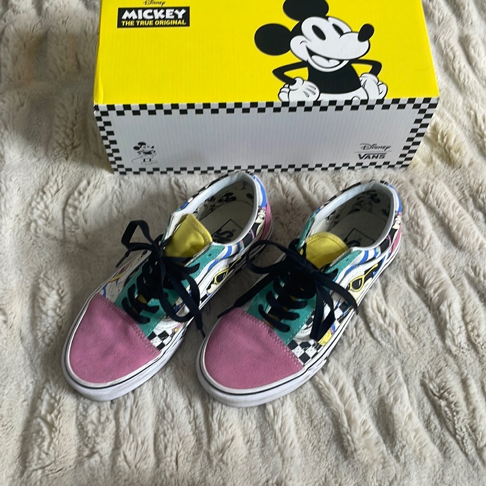Disney x vans size 6
